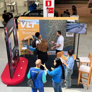 Stand do VLT em shopping amplia diálogo com a população sobre as obras