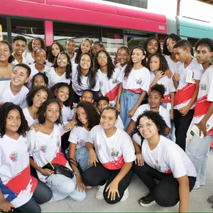 Circuito Educativo leva estudantes da rede estadual a conhecer o VLT e marca assinatura de cooperação para concurso de mobilidade