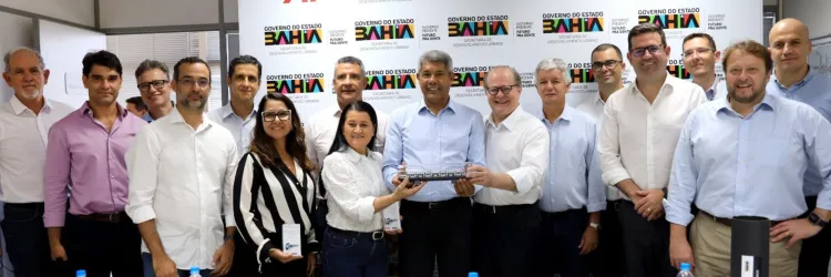 Governador acompanha serviço de revisão técnica de trens do VLT do Subúrbio