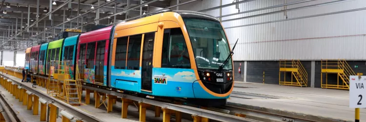 Jerônimo Rodrigues acompanha últimos ajustes nos trens do VLT do Subúrbio