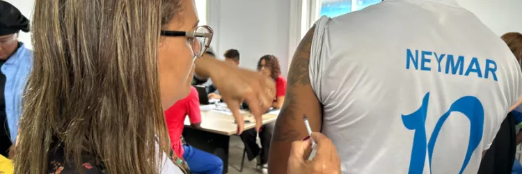 Vacinação no VLT reforça cuidado com a saúde dos trabalhadores no canteiro de Águas Claras