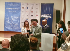 Setur-BA é homenageada pelo apoio à Lavagem de Madeleine em Paris Foto SeturBA.png