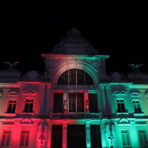 Governo do Estado celebra 50 anos da relação Brasil-China com iluminação em prédios públicos na capital