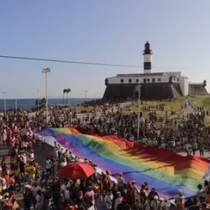 Pesquisa da Setur-BA avalia impacto turístico da Parada do Orgulho LGBT+ na Bahia