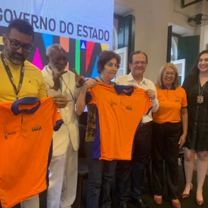 Setur-BA entrega novo fardamento para guias de turismo que atuam no estado