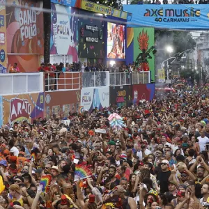 “Desejo sucesso aos artistas que fazem deste carnaval o mais potente do mundo”, declarou governador na abertura oficial da festa na capital