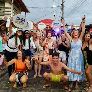 Turistas se divertem em ação de pré-carnaval da Setur-BA e movimentam a economia