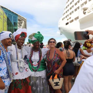 Quase oito mil cruzeiristas chegam para o último dia do Carnaval da Bahia