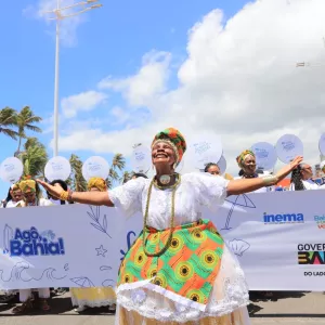 Com participação do projeto Agô Bahia, Lavagem de Itapuã atrai turistas nacionais e estrangeiros