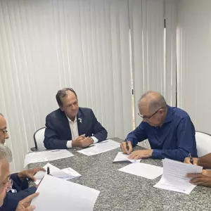 Setur-BA firma convênios para qualificar o turismo em Itaetê e Marcionílio Souza