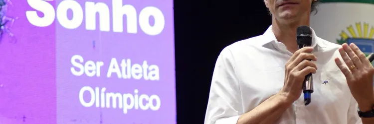 Até 600 sites de apostas online, as chamadas bets, poderão ser banidos do Brasil nos próximos dias se estiverem irregulares em relação à legislação aprovada pelo Congresso Nacional, disse hoje (30) o ministro da Fazenda, Fernando Haddad.  O bloqueio dos sites deverá ser feito pela Agência Nacional de Telecomunicações (Anatel). “A primeira providência será banir do espaço brasileiro as bets não regulamentadas. Há cerca de 500 ou 600 sites de apostas que vão sair do ar nos próximos dias, porque a Anatel vai b