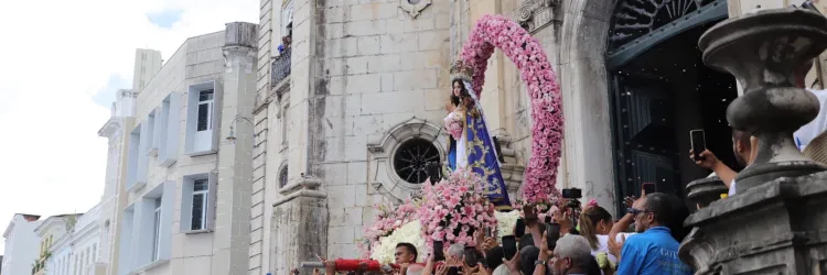 Festa da padroeira da Bahia atrai turistas a Salvador