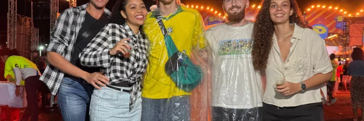 Turistas do Brasil e do exterior aprovam o São João da Bahia