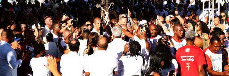 Sexta-feira da Gratidão atrai turistas à Basílica do Senhor do Bonfim