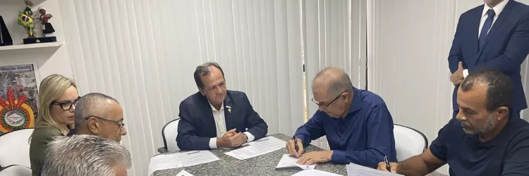 Setur-BA firma convênios para qualificar o turismo em Itaetê e Marcionílio Souza