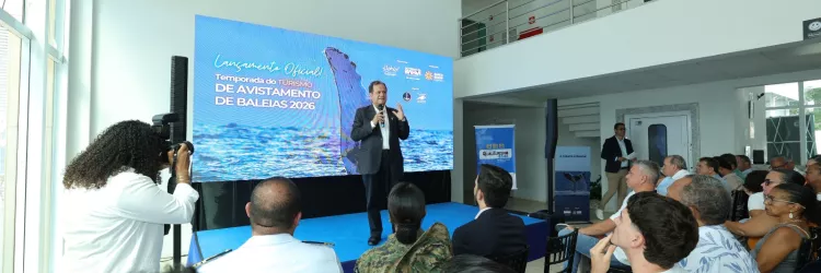 Bahia lança temporada 2026 de observação de baleias-jubarte com capacitação para profissionais do turismo